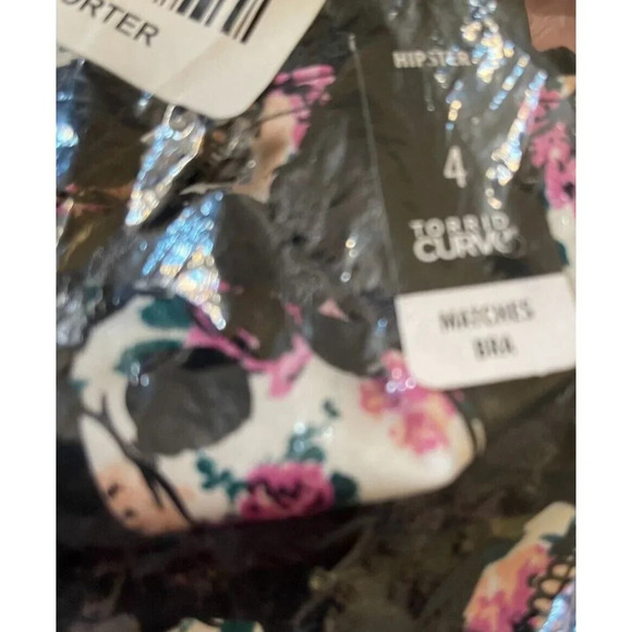 Torrid +4 Black Floral Skull Scallop Lace Waistband Caged Back Hipster Panties - Picture 5 of 5